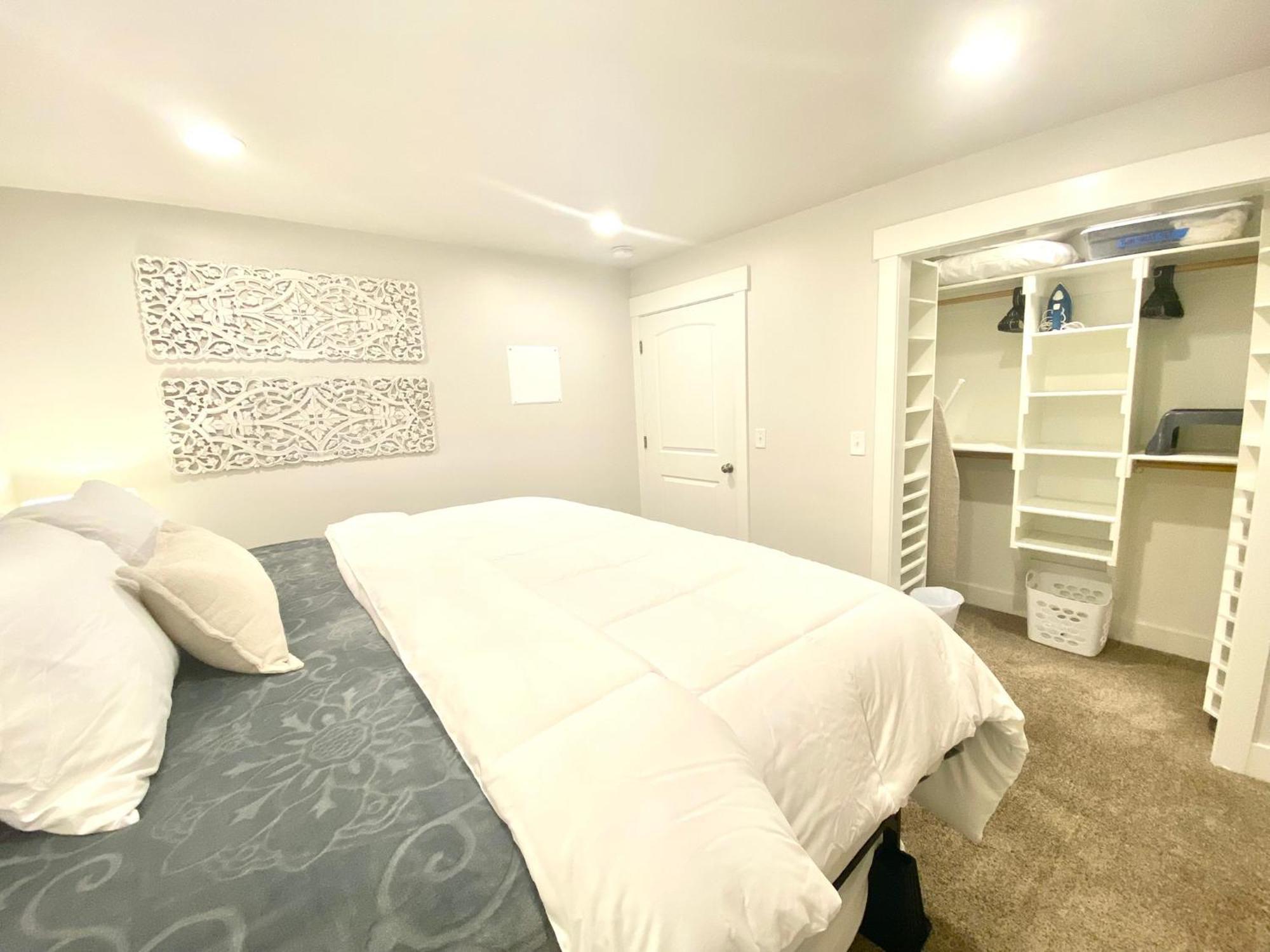 The Raspberry Garden Hotel Rexburg Room photo