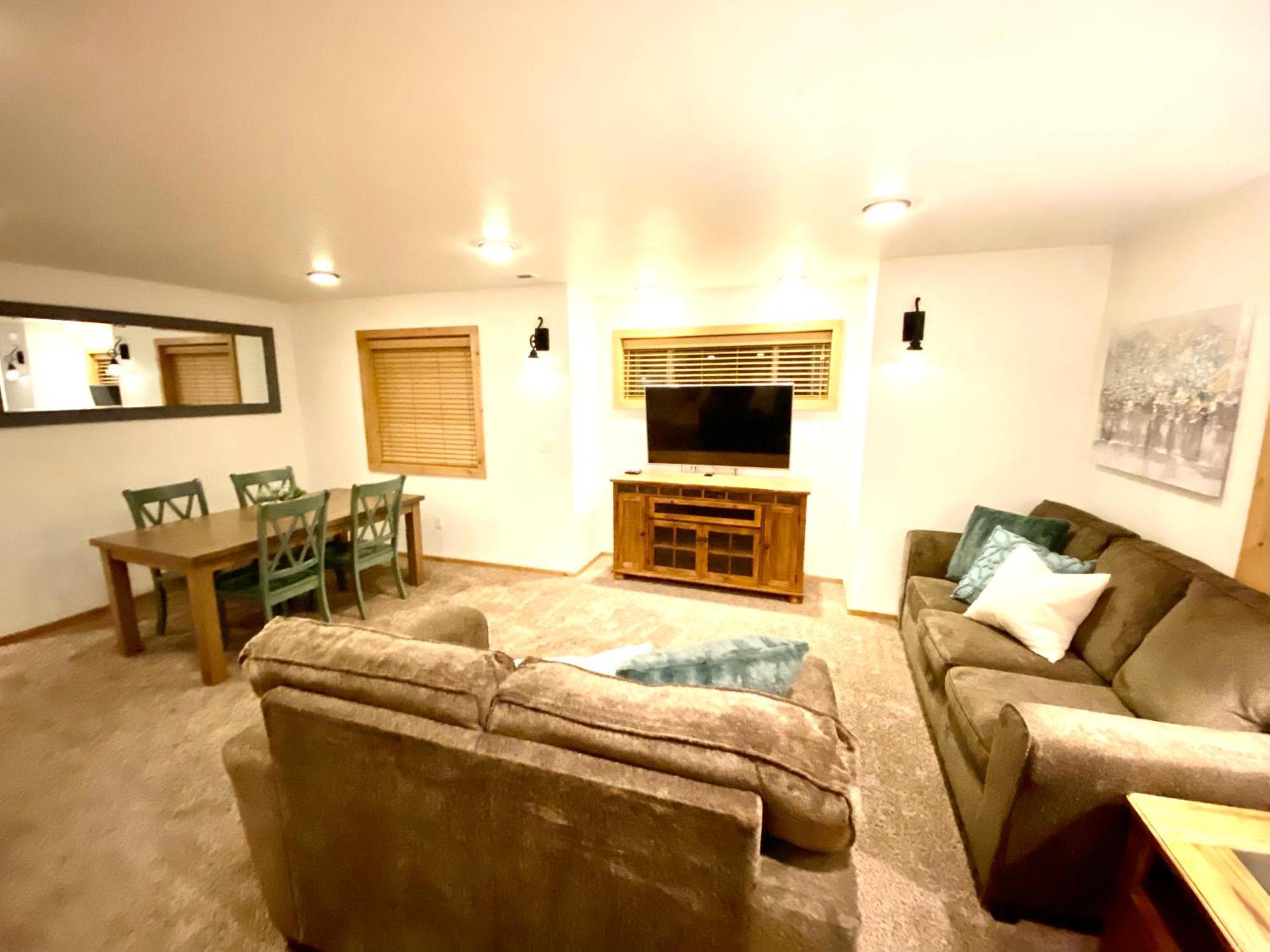 The Raspberry Garden Hotel Rexburg Room photo