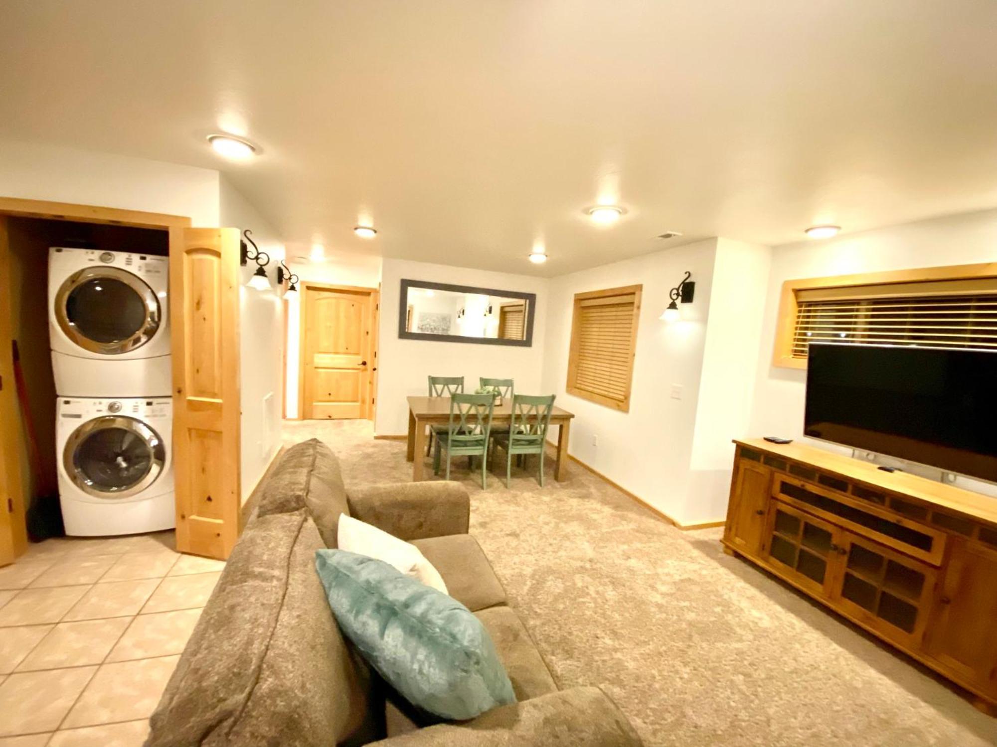 The Raspberry Garden Hotel Rexburg Room photo