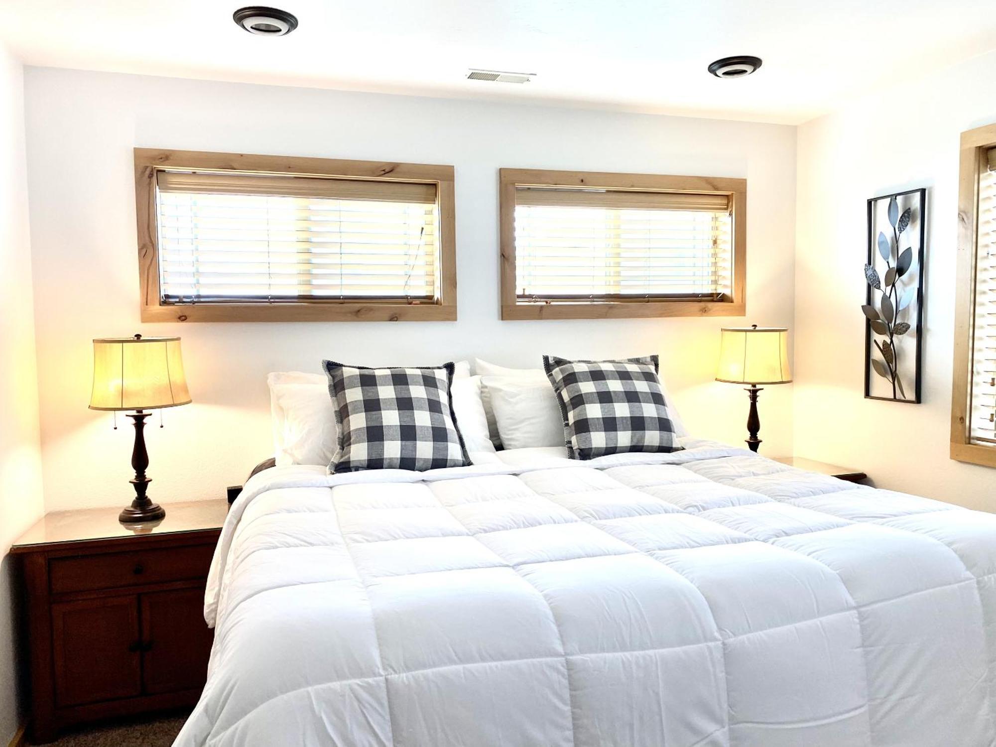 The Raspberry Garden Hotel Rexburg Room photo