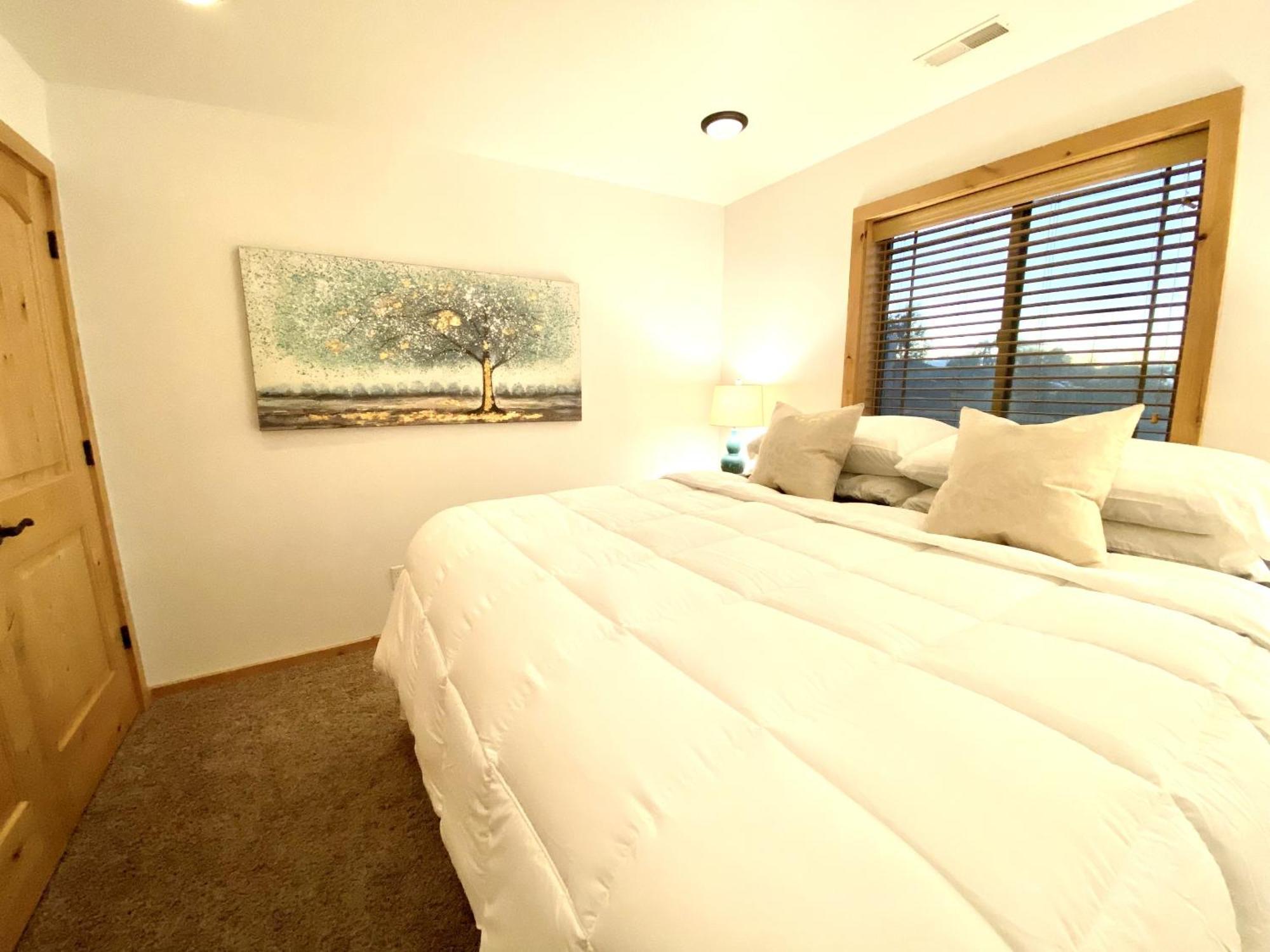The Raspberry Garden Hotel Rexburg Room photo
